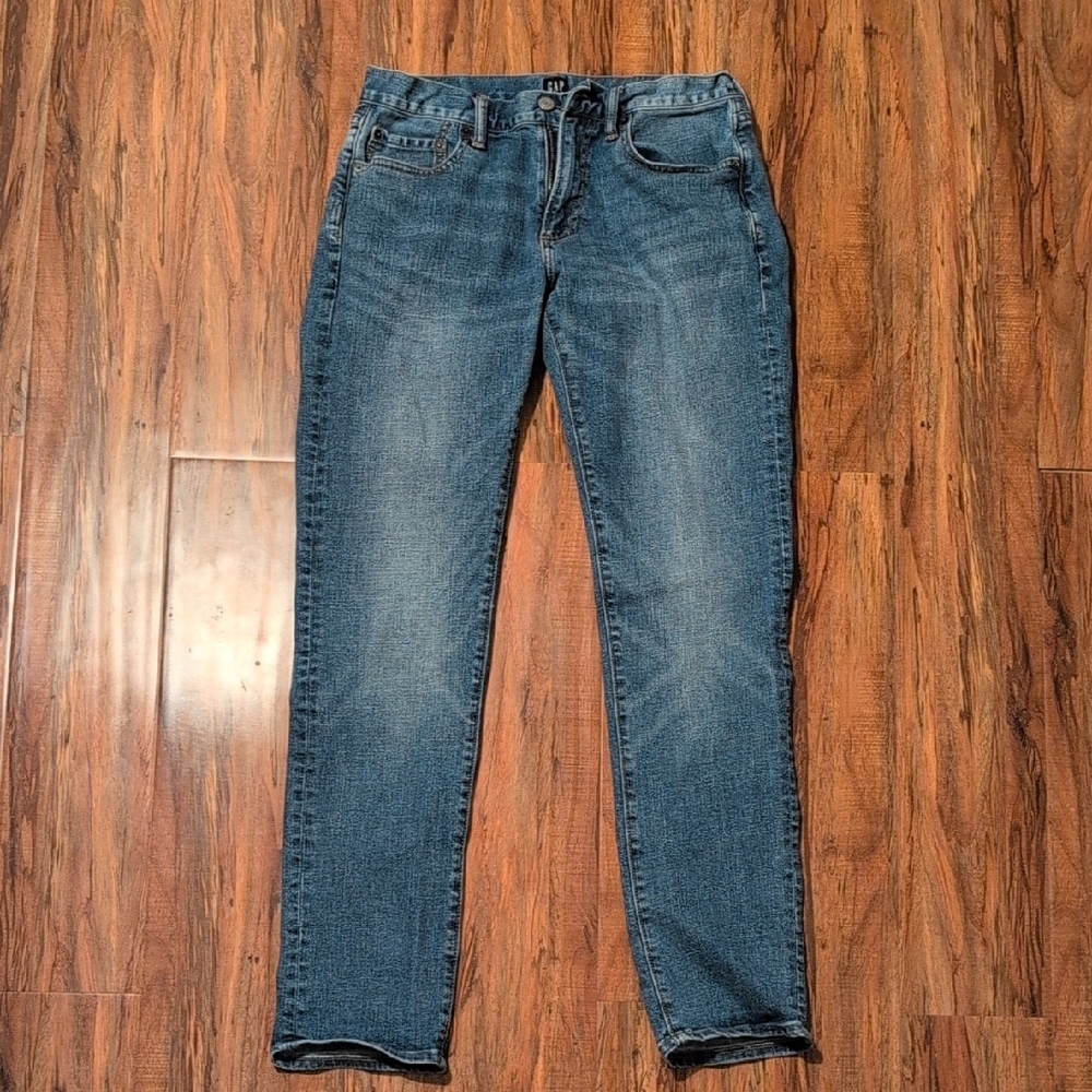 30x32 GAP Blue Slim Jeans with Classic Denim Appeal